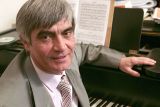 Председатель Союза композиторов России пригласил на дружеский вечер "Мы служим Отечеству!"