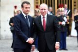 Владимир Путин провел телефонный разговор с французским коллегой