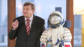Польский космонавт Мирослав Гермашевский отказался участвовать в выборах в Европарламент  