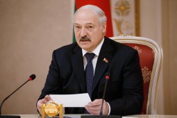Александр Лукашенко наградил ряд деятелей культуры