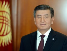 Сооронбай Жээнбеков поздравил православных кыргызстанцев