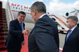 Сооронбай Жээнбеков прибыл в Москву