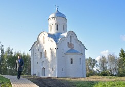 В Рождественскую ночь прошло богослужение в церкви Николы на Липне