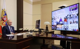 При участии Владимира Путина открылись молодежные центры в регионах