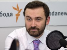 Пономарев направил заявление об отзыве законопроекта о штрафах за пропаганду русофобии