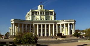 Гендиректор одного из ЧОПов заявил в полицию о том, что и. о. замдиректора театра вымогает у него 180 тыс. руб.