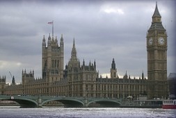 Великобритания верит в мирное урегулирование карабахского конфликта